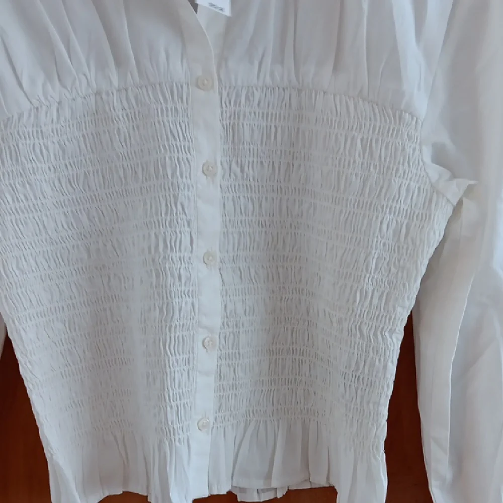 GAP White Cuffed Sleeve Buttoned Top M NWT - Picture 3 of 6